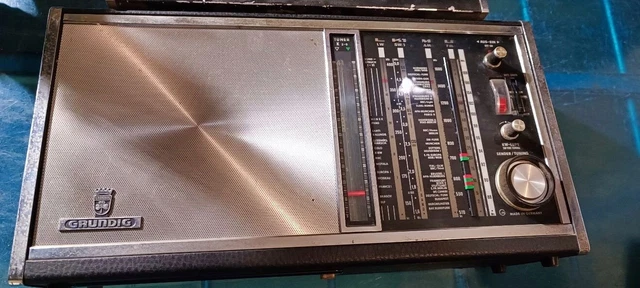 Radio GRUNDIG SATELLIT 208 vintage multigamma Transistor 6000 WorldReceiver 1968 Radio GRUNDIG SATELLIT 208 vintage multigamma Transistor 6000 WorldReceiver 1968
