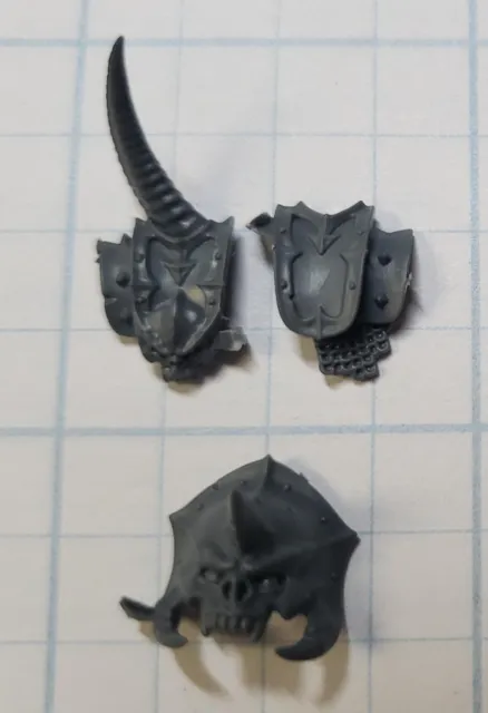 Age of Sigmar Slaves to Darkness Bits Chaos Lord Eternus Spiked Shoulder Pads