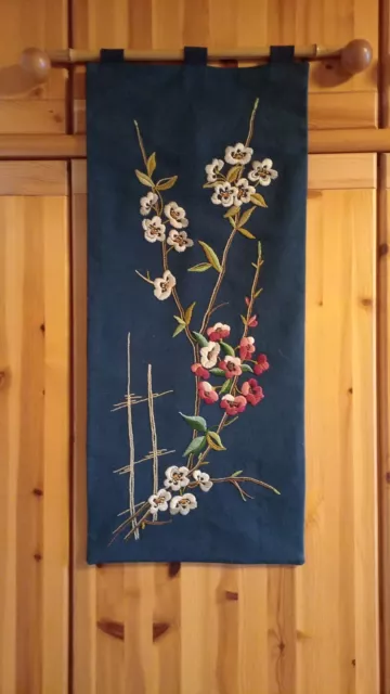 Handgestickter Wandbehang Vintage Bambusstange Blumen