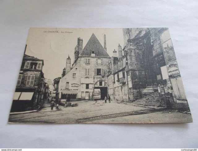 Cpa  58 La Charite Sur Loire Nievre Le Chateau Remises Et Ecuries Animees 1909