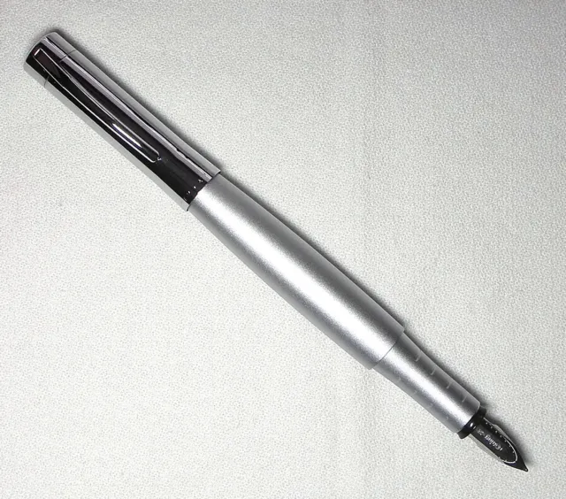 Rotring INITIAL Fountain Pen Silver Medium Nib New In Box Product 3