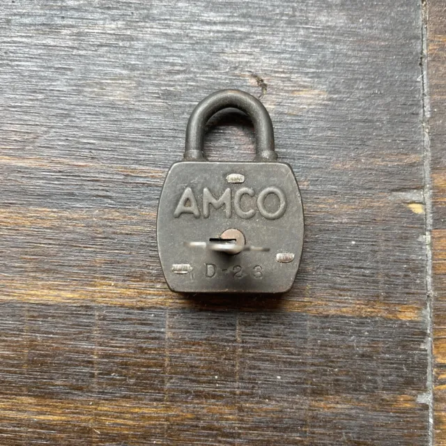 Antique Gumball Machine padlock AMCO D-23 with key works Penny Cent Gum
