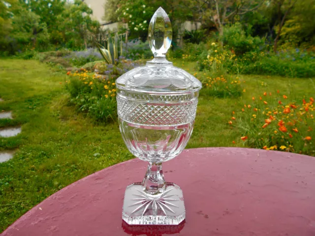 Ancien grand drageoir en cristal taille diamant Saint Louis Baccarat pot couvert