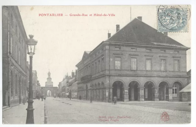 25/CPA - Pontarlier - Grande Rue et Hotel de Ville