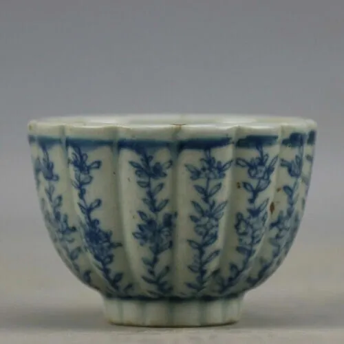 Chinese Old Blue and White Flower Pattern Lotus-Mouth Porcelain Tea/Wine Cup