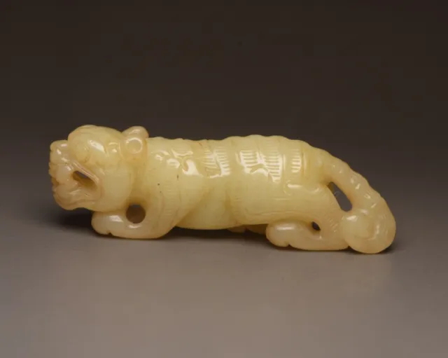 Chinese Natural Hetian Jade Carving Fierce Tiger Statue Exquisite Figurines Rare