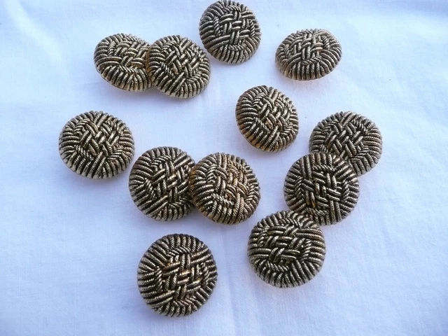 12 boutons anciens vintage divers en métal doré