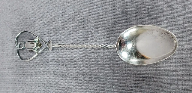 British Crisford & Norris Birmingham Sterling Bellflower Twist Handle Spoon