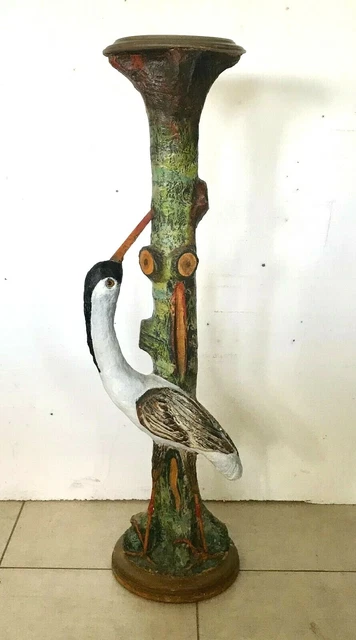 colonne carton bouilli décor d'un cygne sur tronc d'arbre polychrome.XX siècle.
