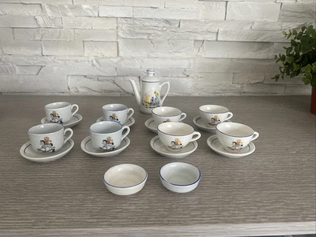 Ancienne dînette service à café sur présentoir