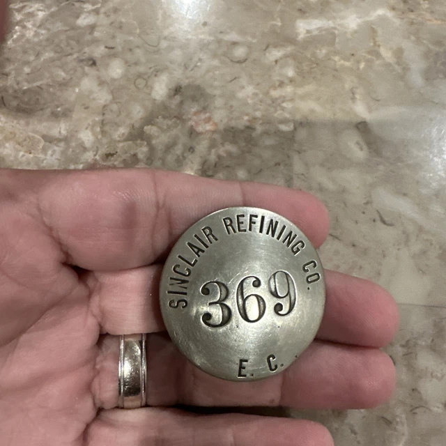 Sinclair Refining Company Employee Badge #369 Gas Oil