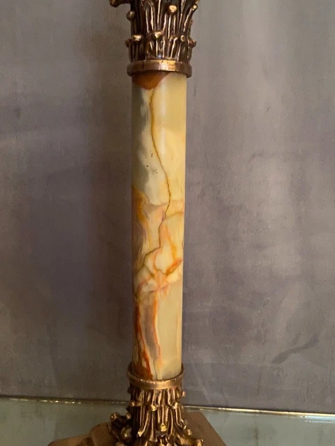 Grand pied de lampe en bronze et onyx à décor de chapiteau corinthien 10