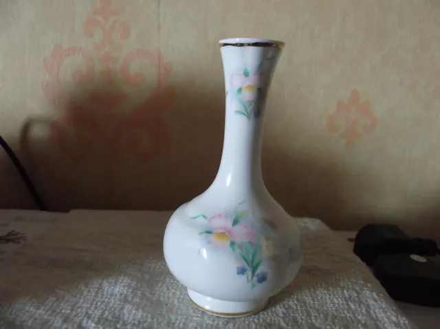 Finsbury Fine Bone Bone China Vase Made In England - Floral Design