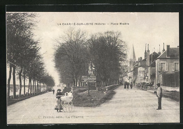 CPA Charitè-sur-Loire, Place Misère