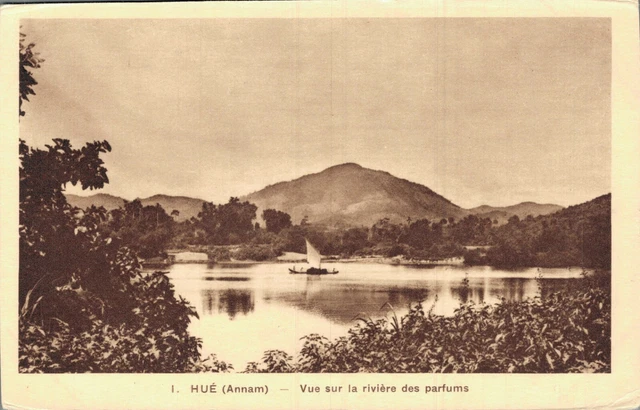 Vietnam Cochinchine Hue Annam Vue sur la riviere des parfums 05.51