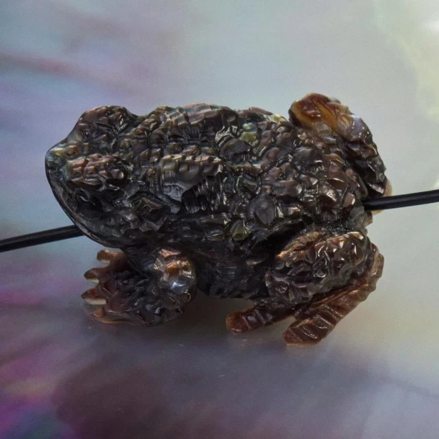 Black Mother-of-Pearl Shell Toad Frog Bead Carving Collection or Jewelry 7.33 g