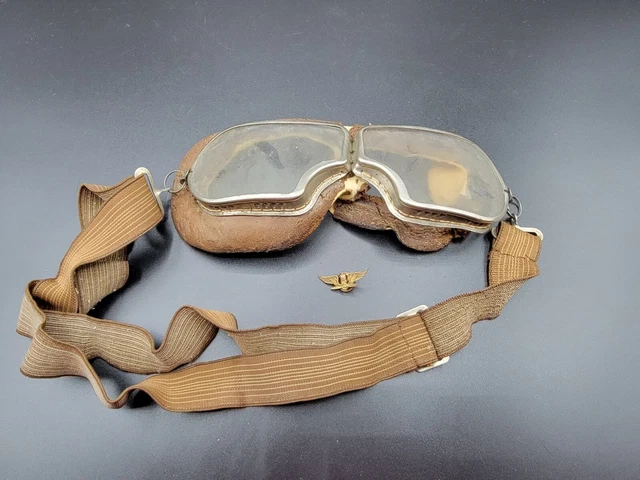 WWII era US aviator flight goggles with gold winged pin lot WWII era US aviator flight goggles with gold winged pin lot