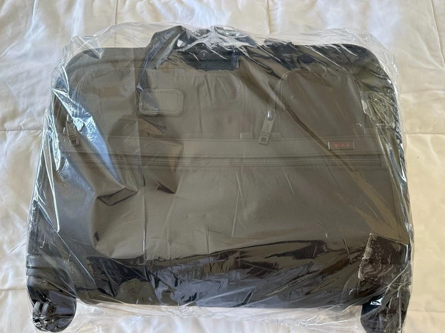 Tumi Alpha 2 Deluxe 4 Wheeled Laptop Case & Garment 4 Wheeled Carry On 2