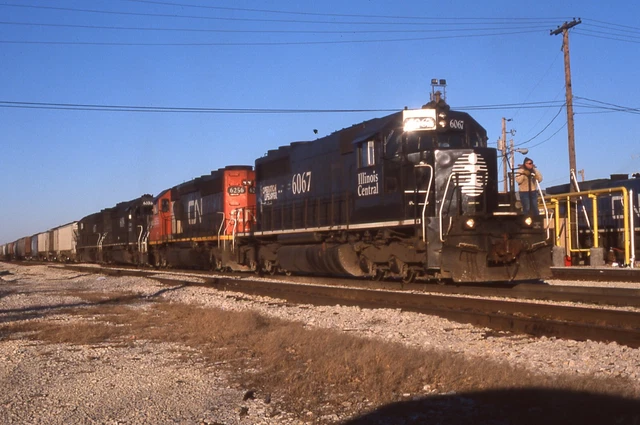H: Original Slide IC Illinois Central SD40 #6067+3 w/Train - Champaign IL 2001