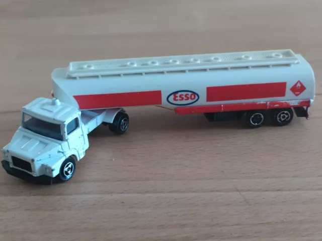 Majorette semi-remorque Scania citerne Esso N°364 Ech:1/100