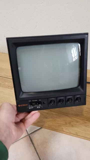 Un ancien moniteur vidéo Hitachi VM - 910 E/K