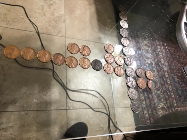 Lot of 29 Circulated Pennies Ranging from Years 1920-1952 w/free domestic ship