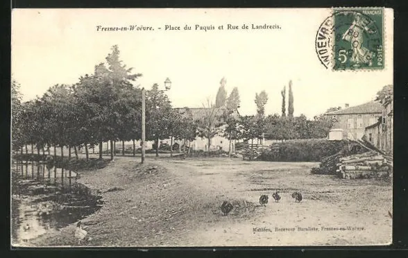 CPA Fresnes-en-Woevre, Place du Paquis et Rue de Landrecis 1908