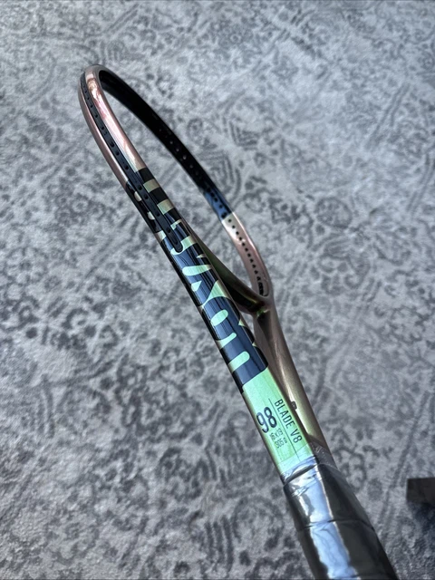 Raquette De Tennis PROSTOCK Wilson Blade 98 – Manche 4 1/4 (2) – Paintjob V7 Brillant