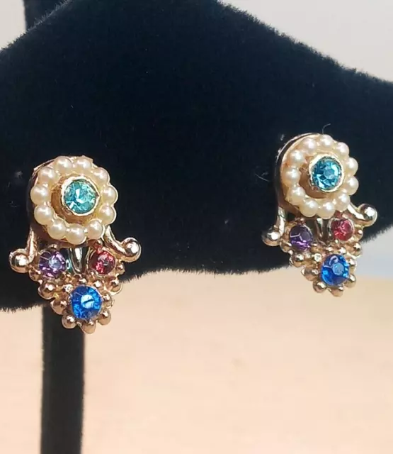 Vtg Multicolor Rhinestone / Seed Pearl Floral Gold Tone Screw Back Earrings 3/4"