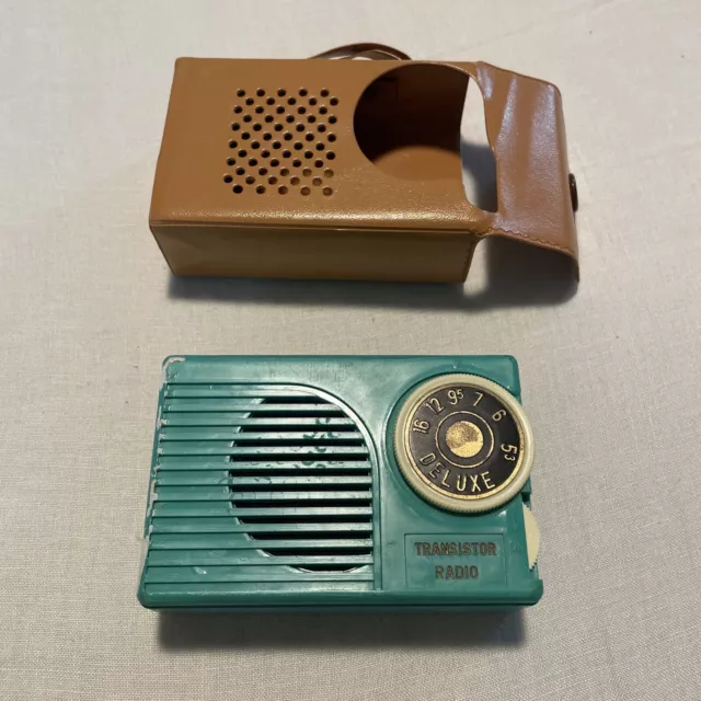 Vintage DELUXE Transistor Radio - Made in Japan