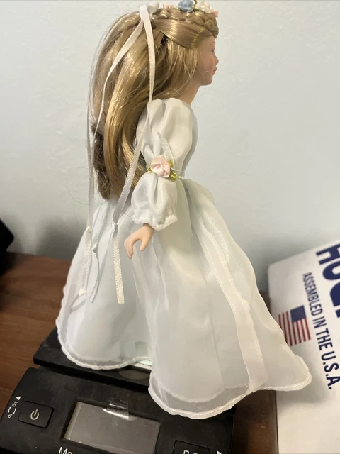 Vintage 1984 Avon Fairy Tale Porcelain CINDERELLA  Doll w/Stand, 9 1/2” tall 5