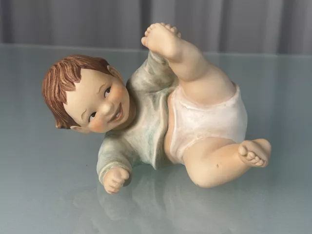 Goebel Figure Porcelain Baby Boy 9 X 13,5 CM - Top Condition