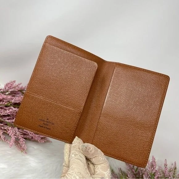 031 Pre Owned Authentic Louis Vuitton Monogram Canvas Passport Holder CA0978