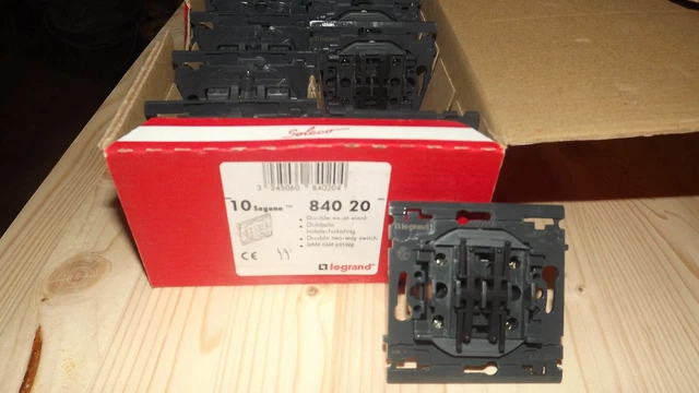 LEGRAND SAGANE 84020 - 840 20  - Double Interrupteur Va et Vient - A L'UNITE