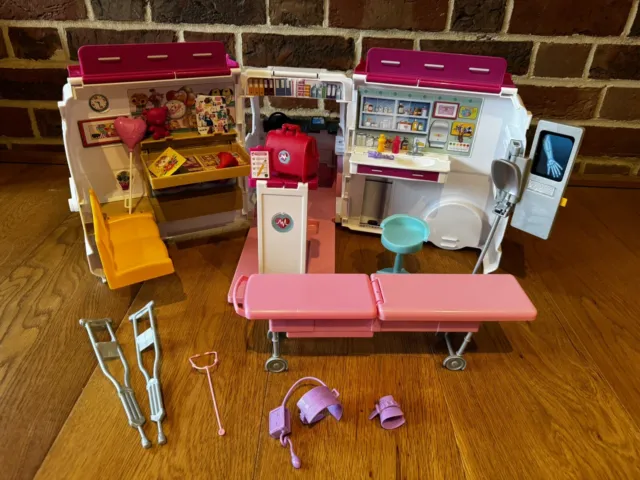 BARBIE CLINIC AMBULANCE & Accessories, Lights & Sound Very good Condition