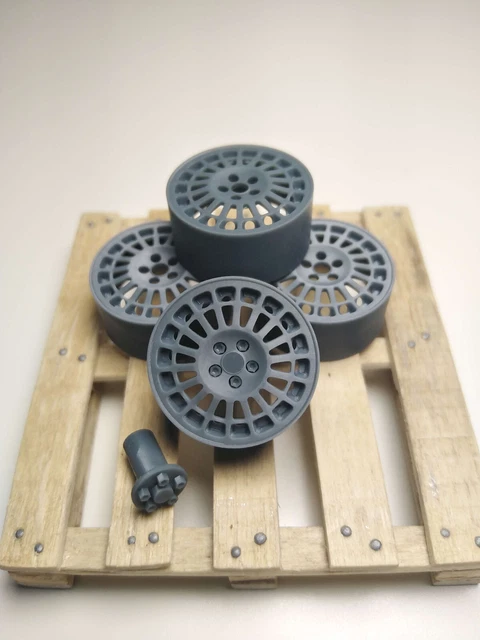 Maquette de voiture au 1/18e. - Maquettes et Figurines