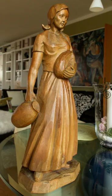 Konrad Verra (1912-1993) Osttiroler Bildhauer. Frau mit Leib und Kanne. H 49 cm. 3