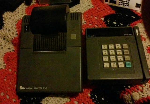 VeriFone TRANZ 330 Credit Card Terminal w Printer 250 & 2 AC Adapters VeriFone TRANZ 330 Credit Card Terminal w Printer 250 & 2 AC Adapters