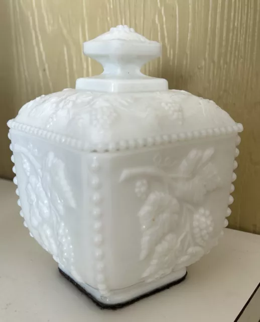 Vintage WESTMORELAND White Milk Glass Candy Dish with Lid - Grape Vine Pattern 2