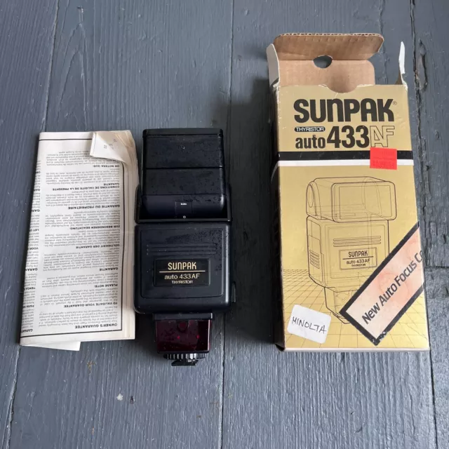Vintage Sunpak Auto 433AF  Thyristor For Minolta Auto-Focus Cameras in Box