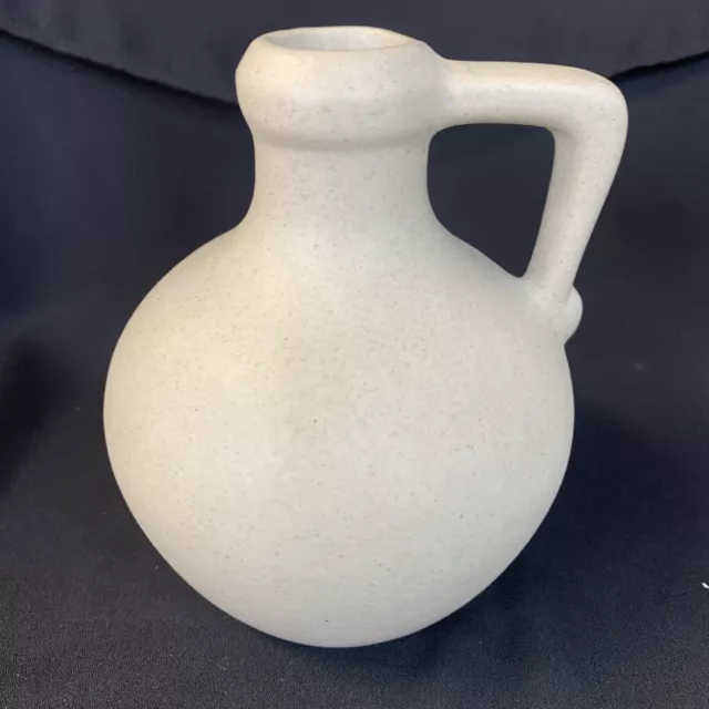 VINTAGE PIGEON FORGE POTTERY SMALL Beige JUG Flower Vase Handle 4.5"