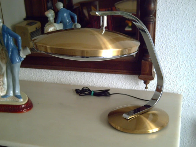 Old Fase 520 desk lamp, rare gold chromed model. Lámpara Fase