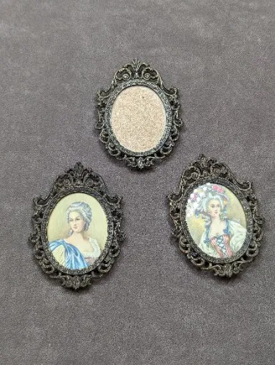 Vintage Oval Ornate Metal Victorian Scene Picture Frames Made In Italy.  Action