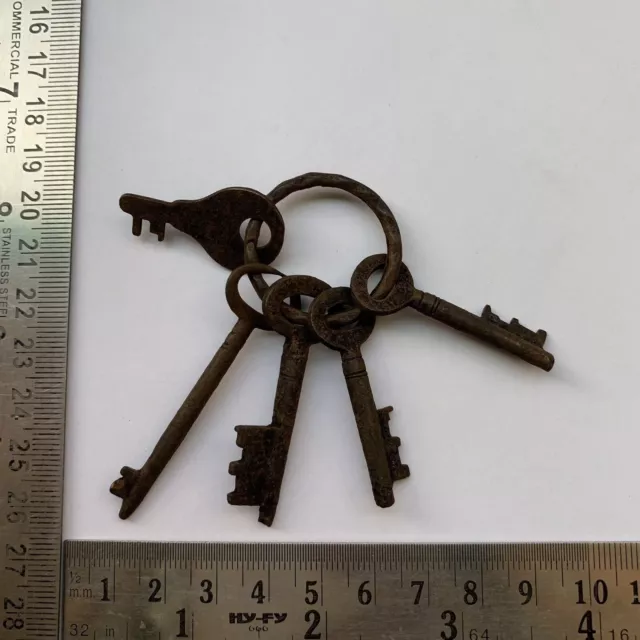 candado de hierro con llave rústica adornada, 5 piezas.