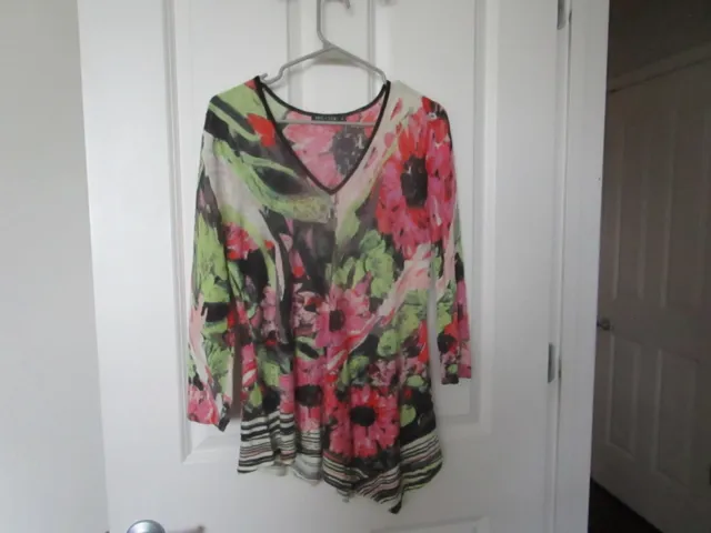 Nic & Zoe Women's Multicolor Floral V-neck 3/4 sleeve Tunic Top - Size M