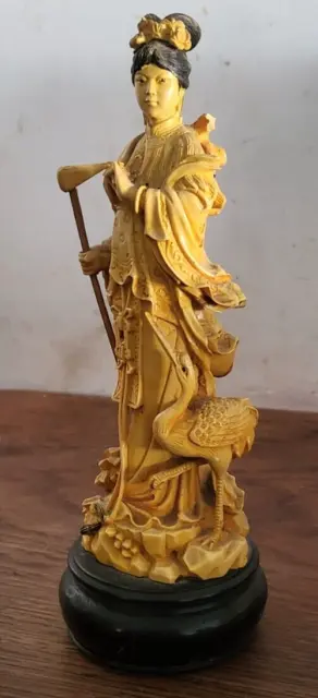 Sculpture: Statuette Geisha en résine, hauteur 21cm