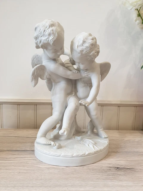 Grand groupe en biscuit de porcelaine Deux Amours se disputant le coeur ref 913