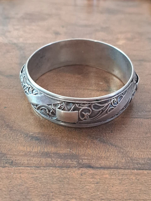 Bracelet berbère en argent émaillé avec pièces en argent et charnière, objet de collection ; 20725.3 - France