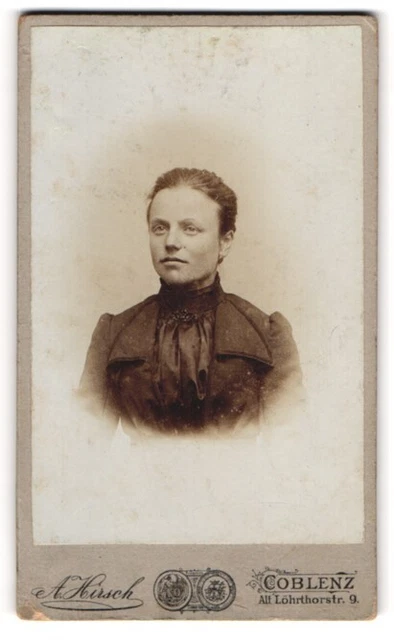 Fotografie A. Kirsch, Coblenz, Alt Löhrthorstraße 9, Bürgerliches Fräulein im P
