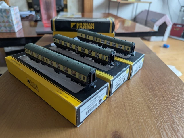 GRAHAM FARISH N Gauge BR Mk1 Chocolate & Cream Coach Set x3 374-189B £ ...